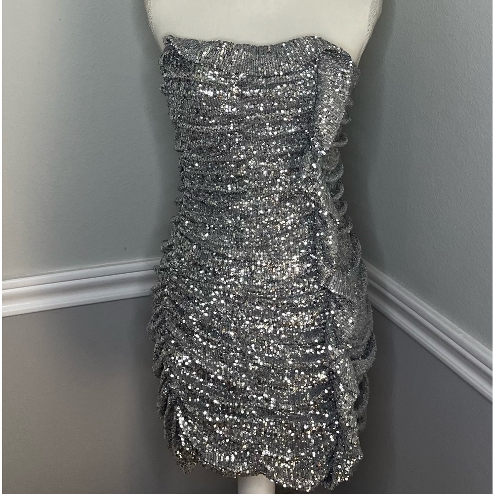 ZARA LIMITED EDITION SILVER/ GREY SEQUINED MINI, size medium